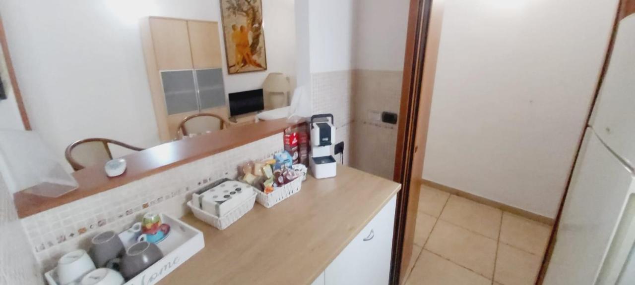 Mamo1 - Appartamento In Pieno Centro Citta Бари Екстериор снимка