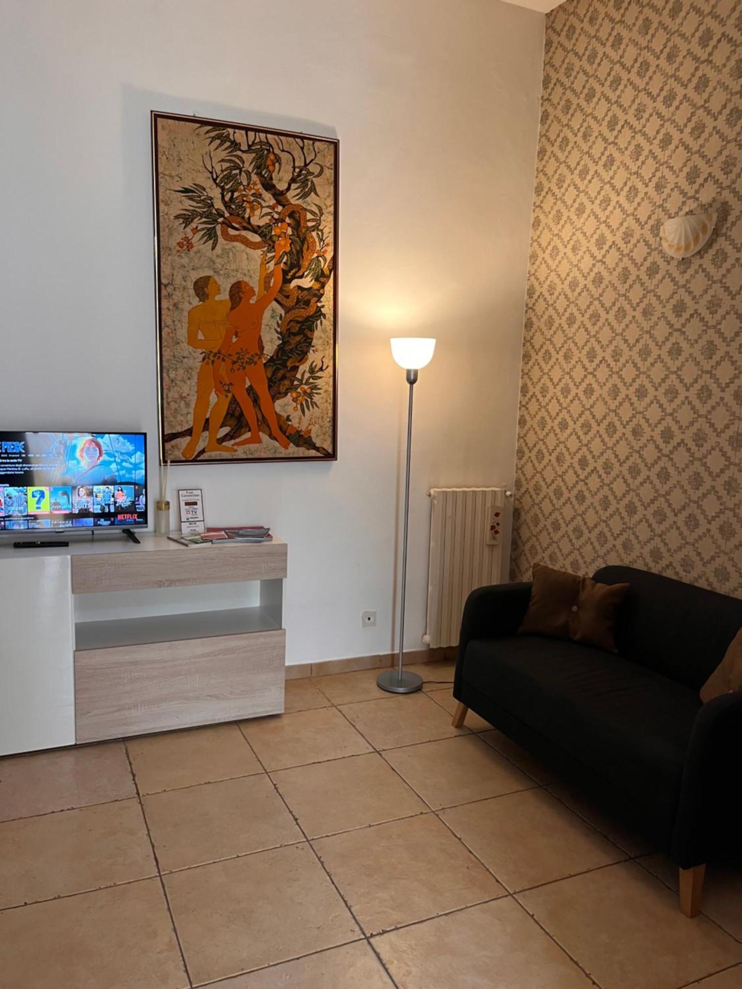 Mamo1 - Appartamento In Pieno Centro Citta Бари Екстериор снимка